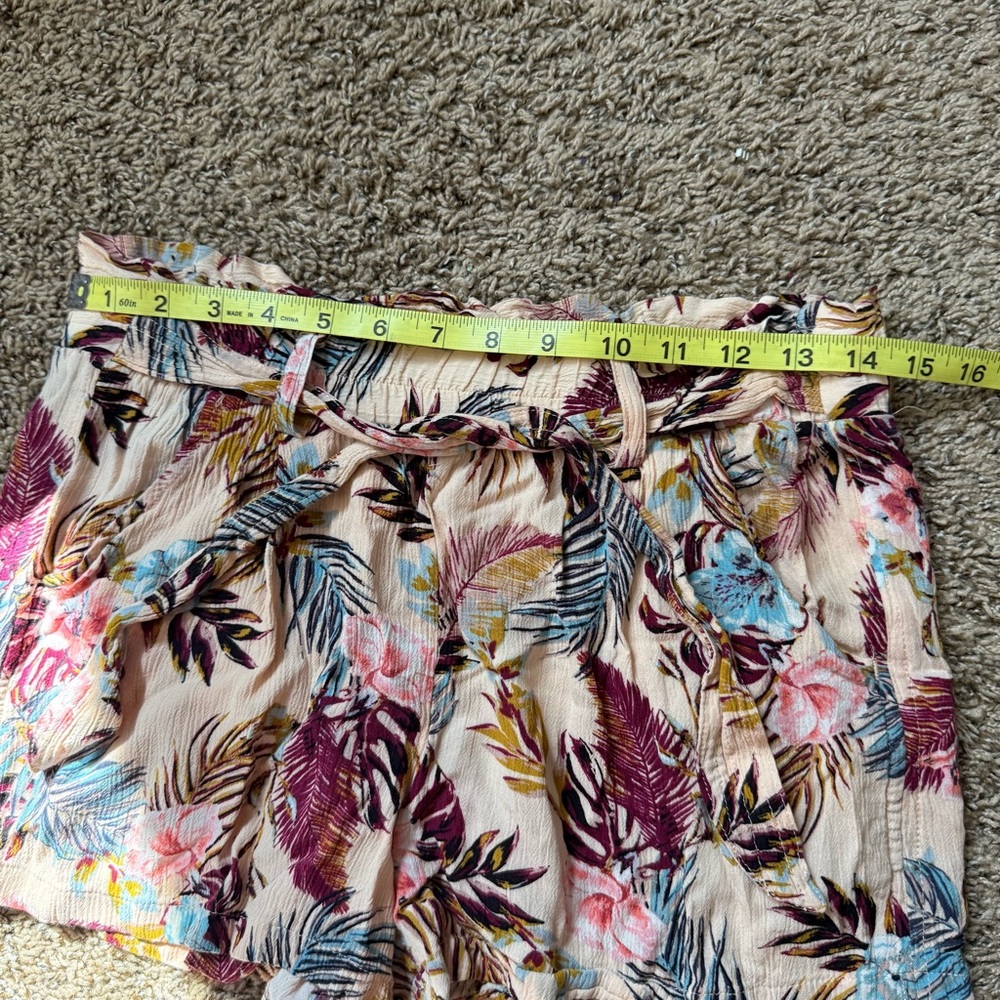 Jolt • Floral Print Shorts w Belt • Women’s Medium - Picture 5 of 9